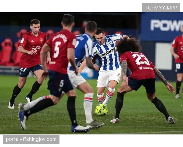 突发:奥萨苏纳对阵塞尔塔比赛中,主裁判因伤离场,由第四官员替补执法 突发:奥萨苏纳对阵塞尔塔比赛中,主裁判因伤离场,由第四官员替补执法