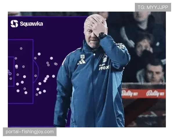 特写：谢菲联球员得知另一场地保级对手进球后，神情凝重的瞬间